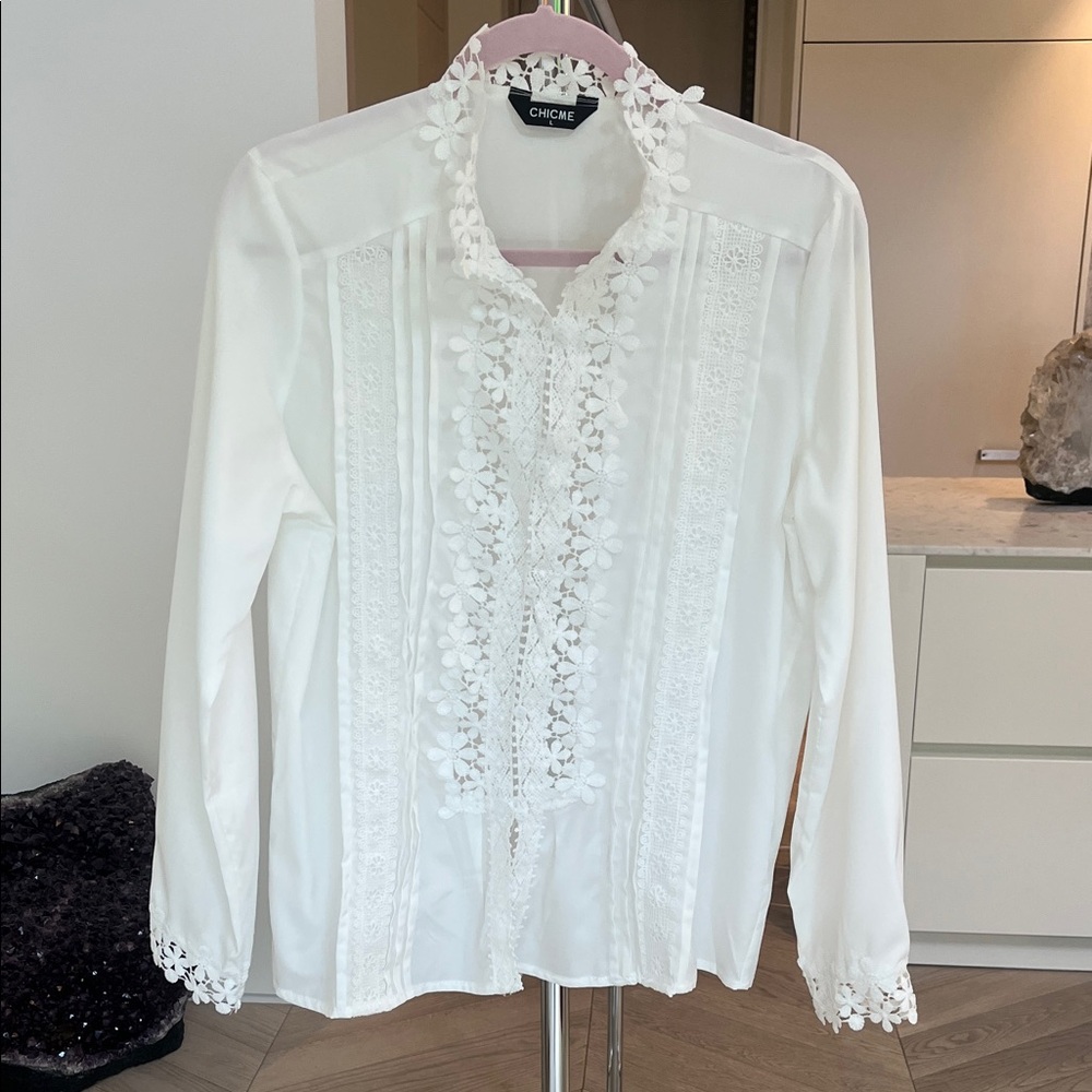 Chic White Floral Embellished Blouse